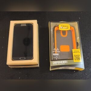 Samsung S4 US Cellular W/ Otter Box Case In Box
